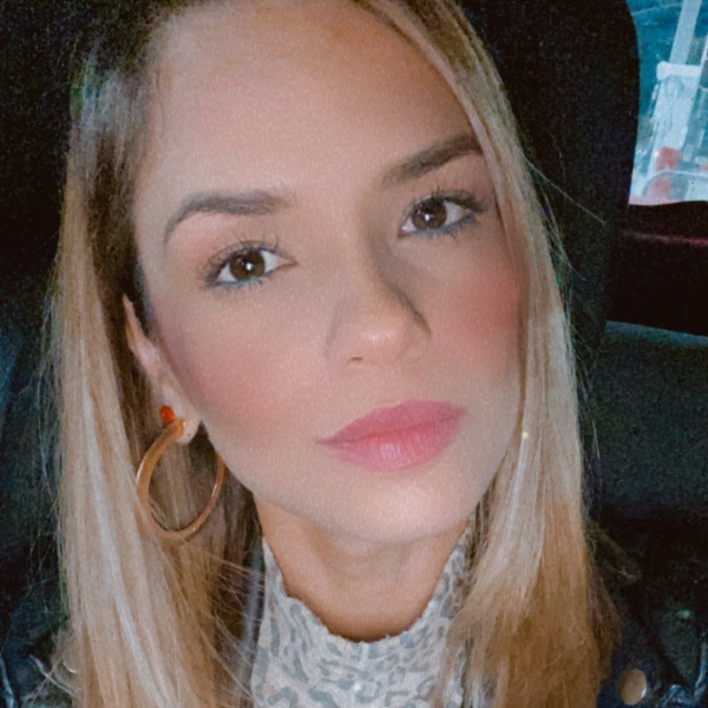 Meet your Posher, Claudia